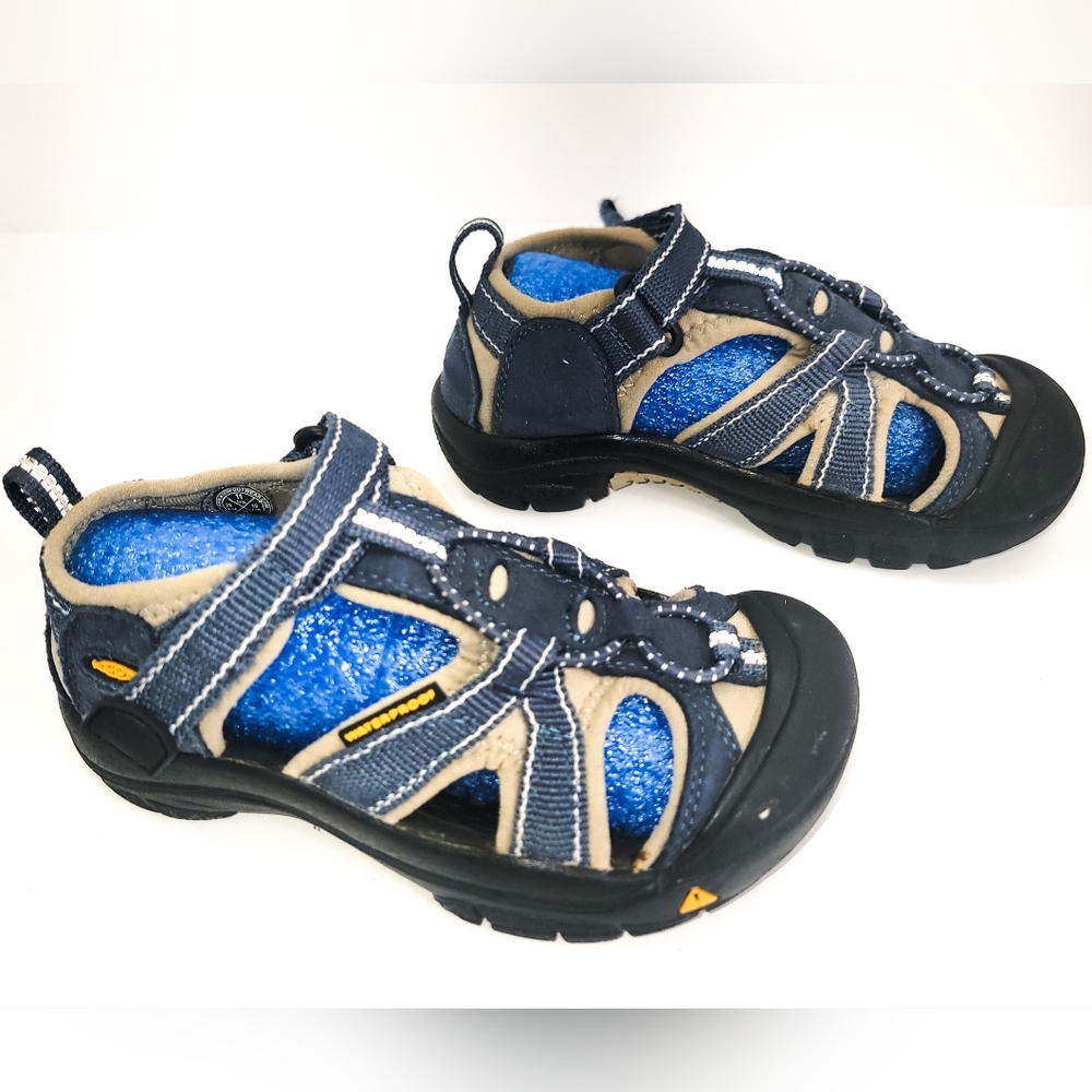 Keen Newport Boys Sz 11 Blue Waterproof Sneaker like Velcro School Shoes Sandals